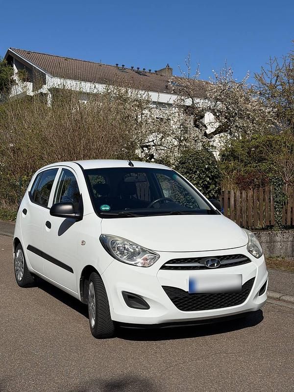 Gebraucht Hyundai i10 69 PS (50 kW) 2011 Weiß Kleinwagen