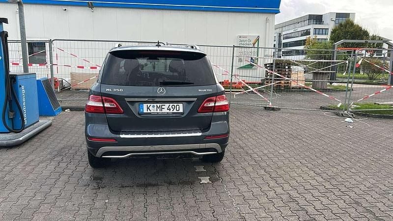 Gebraucht Mercedes ML350 258 PS (189 kW) 2012 Blau SUV
