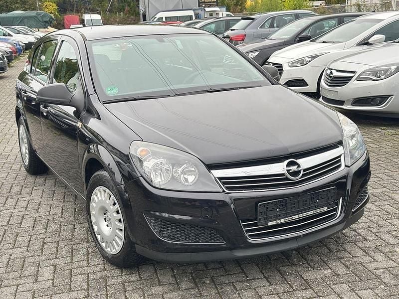 Schwarz Gebraucht 2009 Opel Astra Selection Limousine | 2.500 € (Fairer Preis) - Bild 1/4