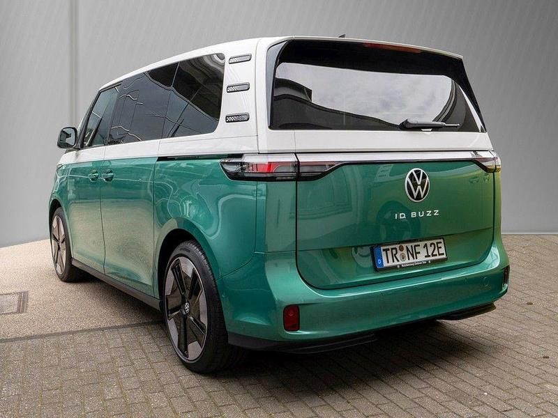Gebraucht VW ID. Buzz Pro 210 kW (286 PS) 2025 Candyweiß/bay leaf green m... Van / Kleinbus