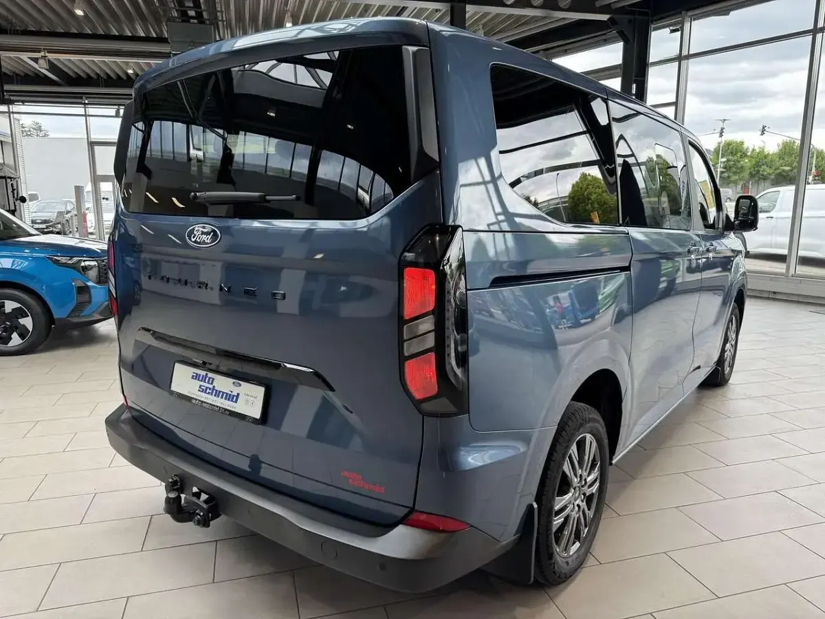 Gebraucht Ford Tourneo Custom Trend 136 PS (100 kW) 2024 Chromablau Van