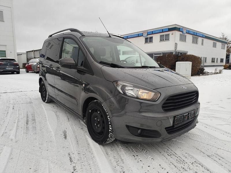 Gebraucht Ford Tourneo Courier Sport 101 PS (74 kW) 2017 Van / Kleinbus