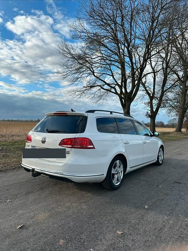 Gebraucht VW Passat 140 PS (102 kW) 2013 Weiß Kombi