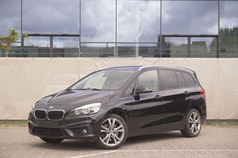 Schwarz Gebraucht 2016 BMW 220 Gran Tourer Van / Kleinbus | 9.000 € (Guter Preis) - Bild 1/4