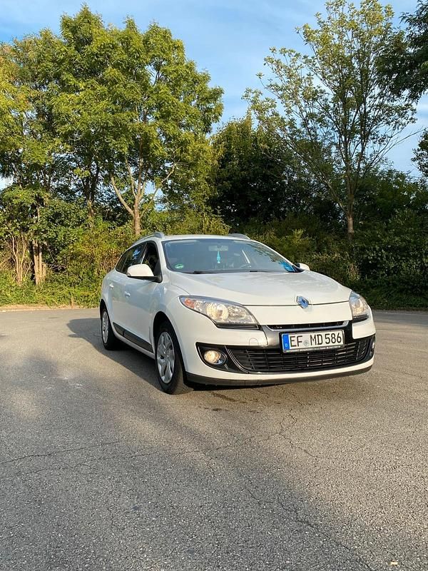 Weiß Gebraucht 2013 Renault Mégane III Kombi | 4.000 € (Fairer Preis) - Bild 1/4