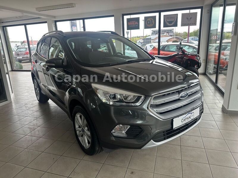 Grau Gebraucht 2018 Ford Kuga Cool & Connect SUV | 13.200 € (Guter Preis) - Bild 1/4