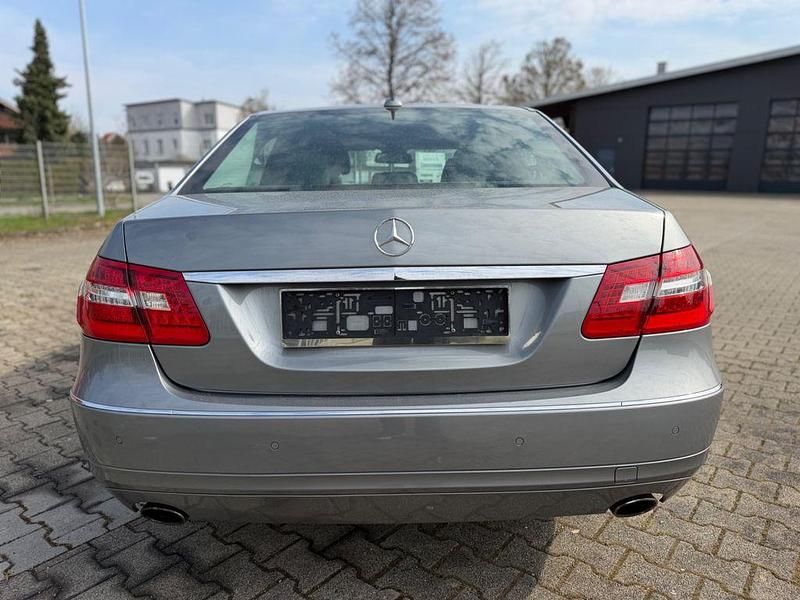 Gebraucht Mercedes E300 Elegance 231 PS (169 kW) 2010 Grau Limousine