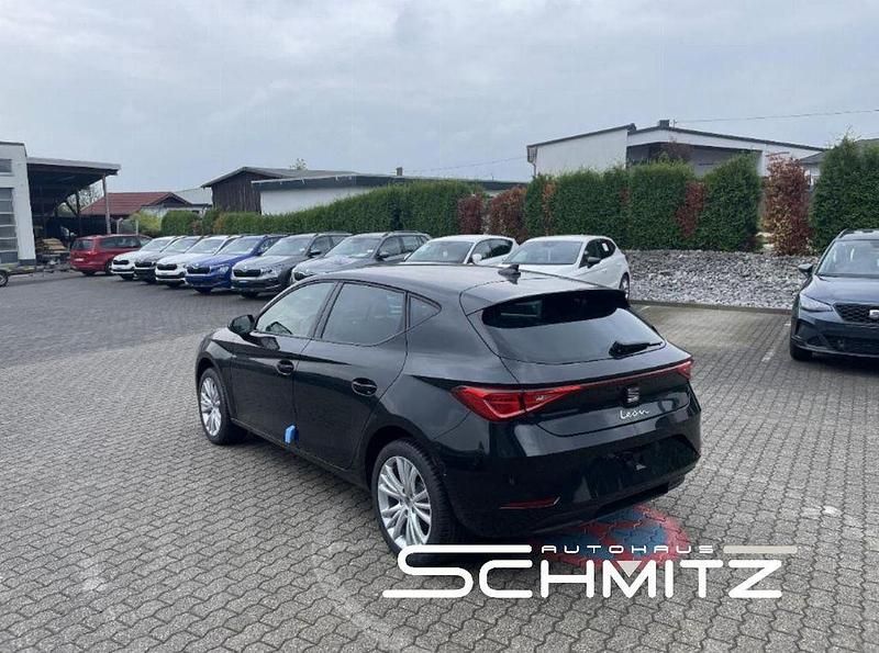 Neu Seat Leon Style 150 PS (110 kW) 2025 Schwarz Limousine