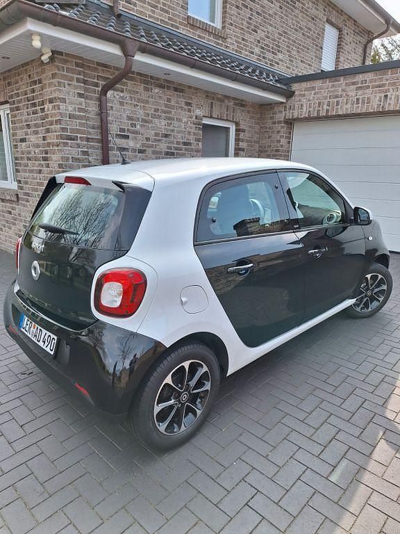 Gebraucht Smart ForFour Passion 71 PS (52 kW) 2014 Schwarz Kleinwagen