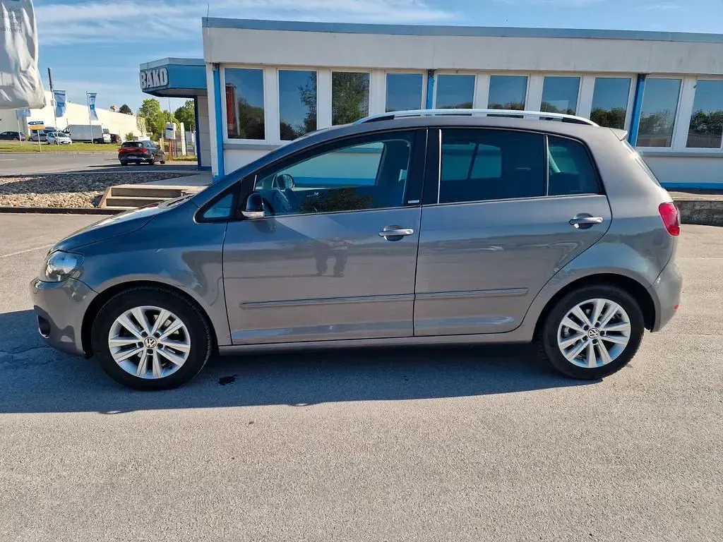 Second-hand VW Golf Style 105 CP (77 kW) 2011 Gri Monovolum