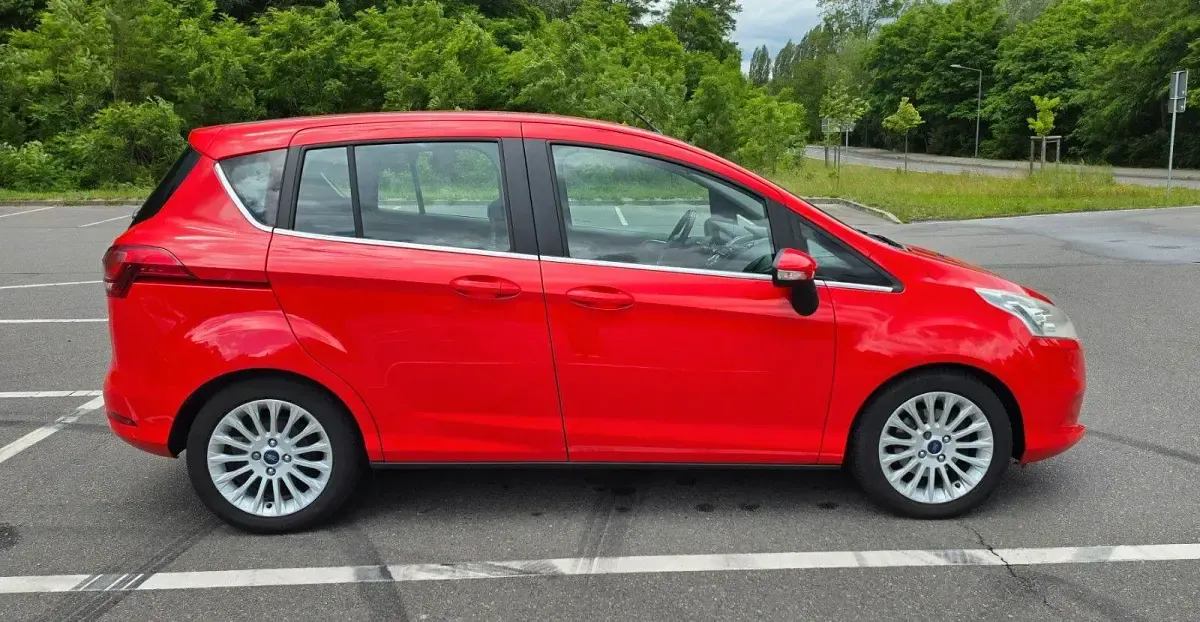 Gebraucht Ford B-MAX Titanium 125 PS (91 kW) 2013 Rot Van / Kleinbus