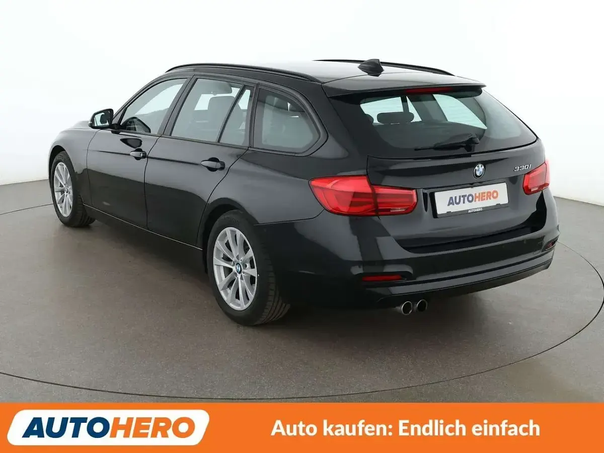 Gebraucht BMW 330 Advantage 252 PS (185 kW) 2018 Saphirschwarz Kombi