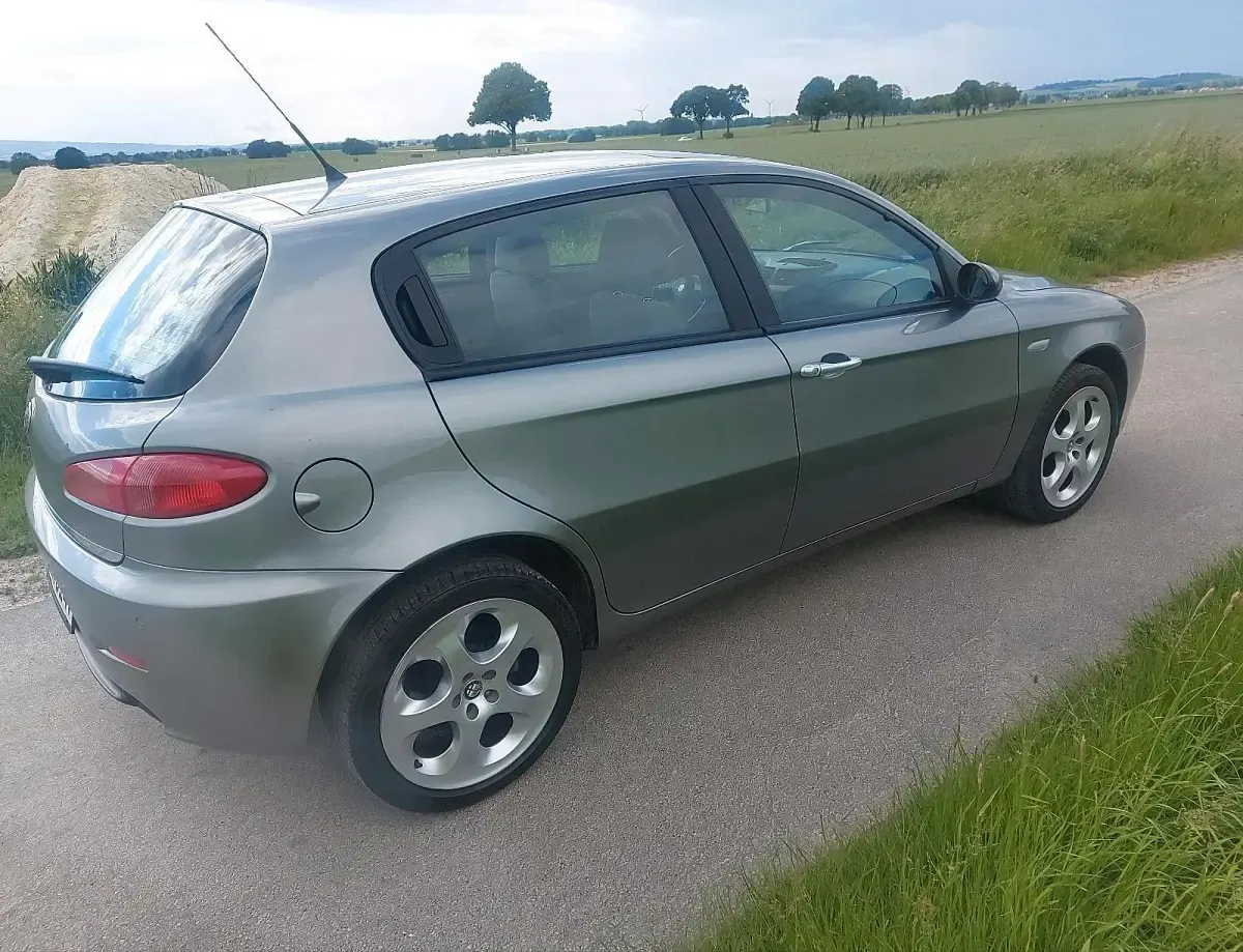 Gebraucht Alfa Romeo 147 150 PS (110 kW) 2005 Grau Kleinwagen