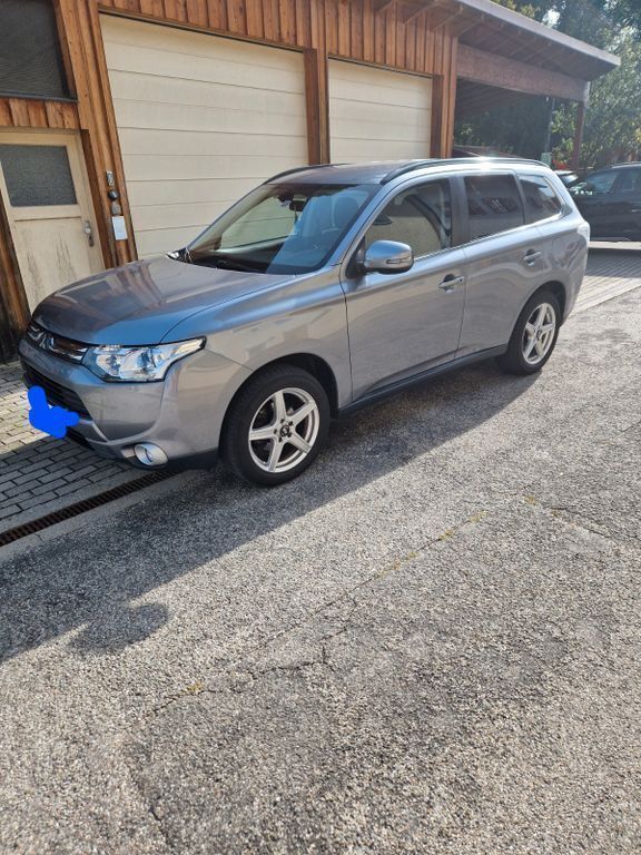 Grau Gebraucht 2014 Mitsubishi Outlander SUV | 9.300 € (Guter Preis) - Bild 1/4