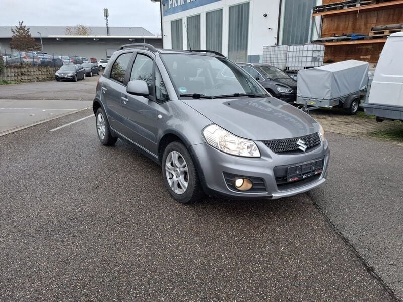 Grau Gebraucht 2011 Suzuki SX4 Club SUV | 4.999 € (Superpreis) - Bild 1/4