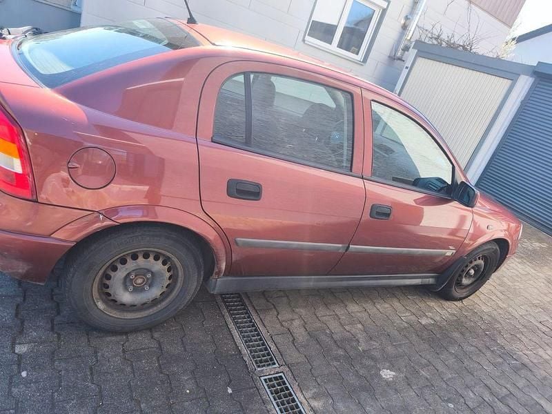Second-hand Opel Astra 84 CP (61 kW) 2001 Roșu Berlinǎ