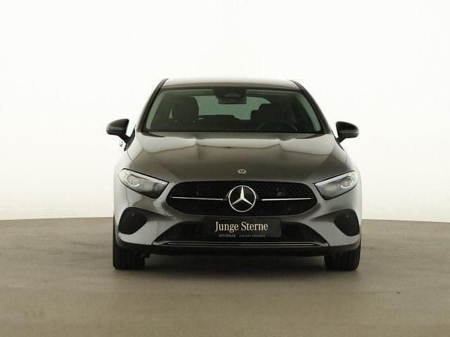 Grau Gebraucht 2023 Mercedes A250 Night Limousine | 27.763 € (Fairer Preis) - Bild 1/4