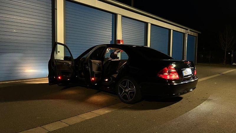 Gebraucht Mercedes E200 Avantgarde 163 PS (119 kW) 2005 Schwarz Limousine