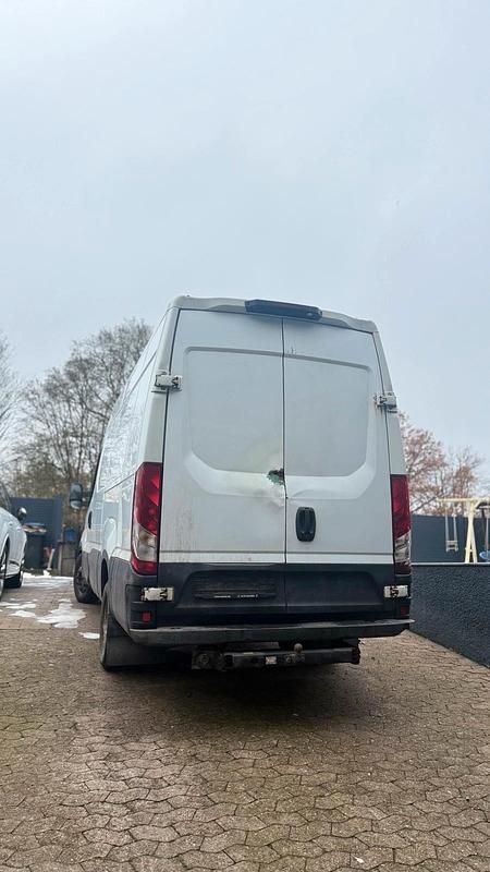 Gebraucht Iveco Daily 170 PS (125 kW) 2015 Weiß Van / Kleinbus