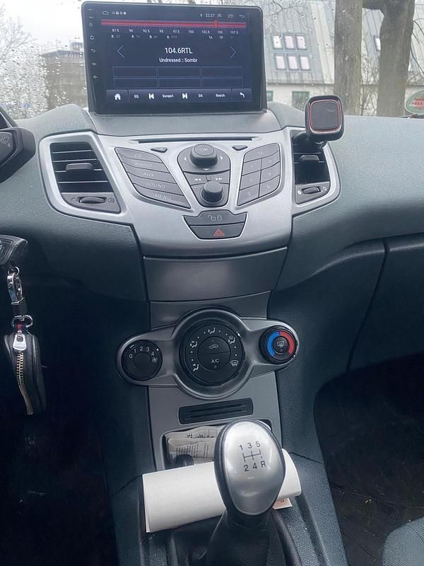 Gebraucht Ford Fiesta 2010 Blau Kleinwagen