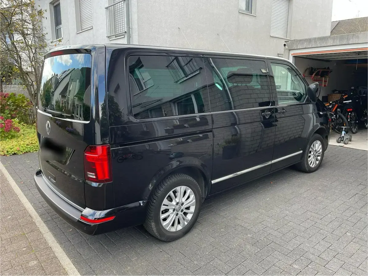 Gebraucht VW Multivan Generation Six 150 PS (110 kW) 2020 Schwarz Van / Kleinbus