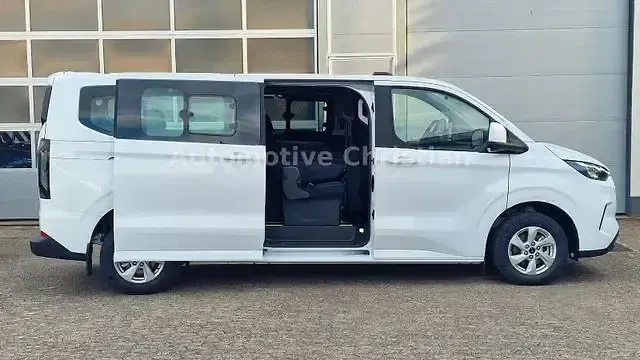 Neu Ford Tourneo Custom Trend 136 PS (100 kW) 2026 Schwarz Van