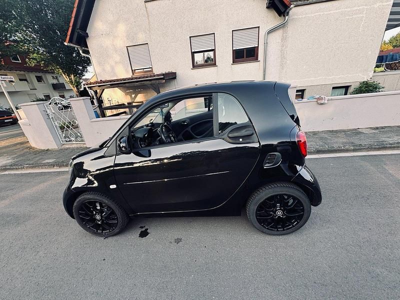 Gebraucht Smart ForTwo Coupé 71 PS (52 kW) 2019 Schwarz Coupé