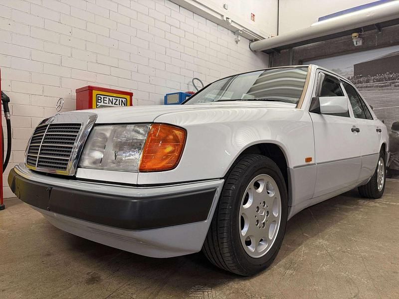 Gebraucht Mercedes 250 126 PS (92 kW) 1991 Weiß Limousine