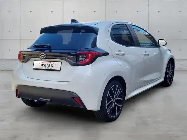 Neu Toyota Yaris 116 PS (85 kW) 2026 Weiss Kleinwagen