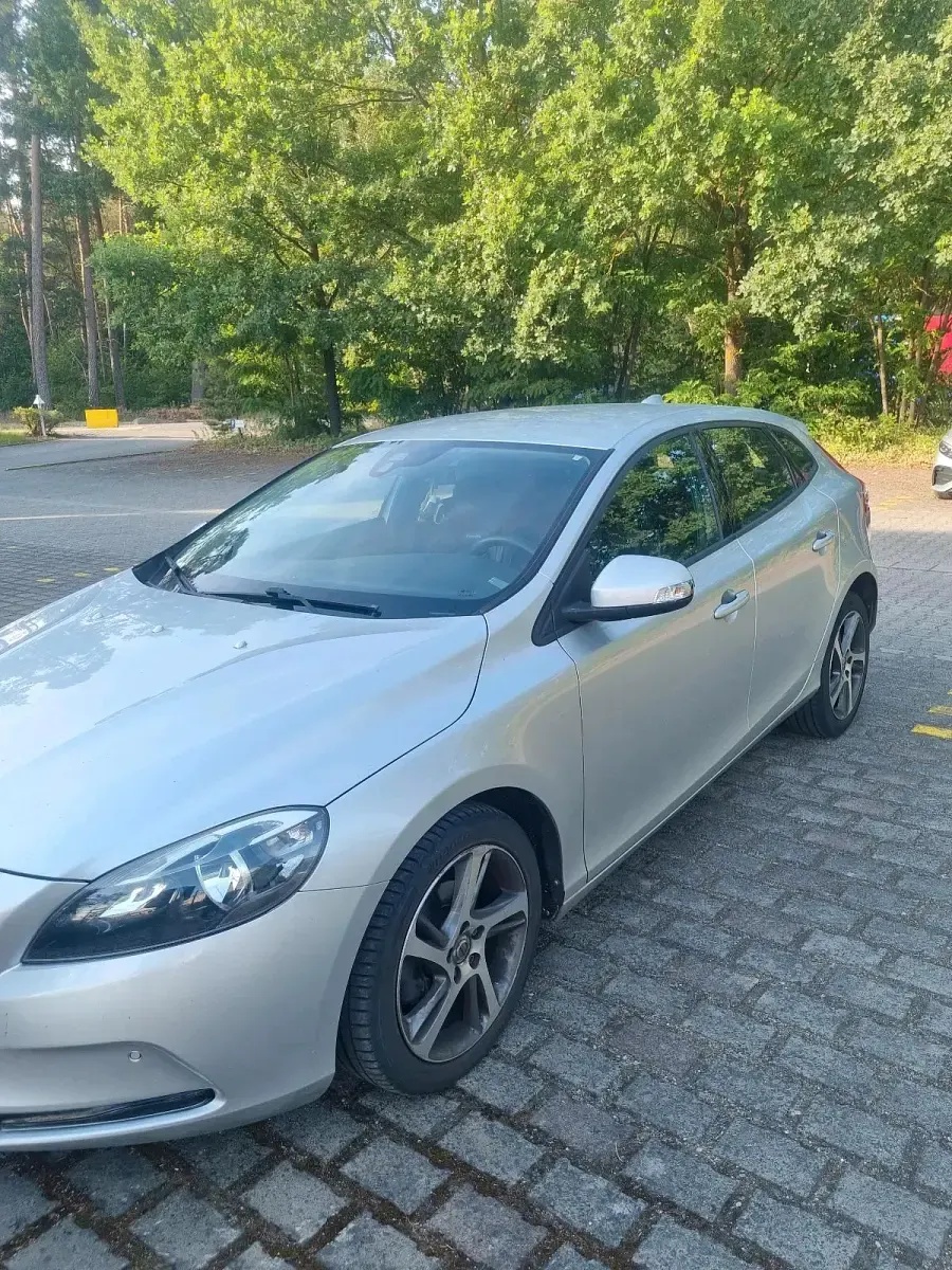 Gebraucht Volvo V40 125 PS (91 kW) 2017 Silber Kleinwagen