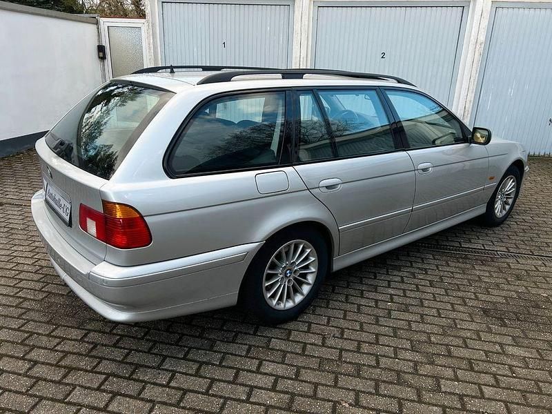Gebraucht BMW 530 Exclusive 231 PS (169 kW) 2001 Silber Kombi