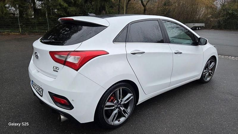 Gebraucht Hyundai i30 Turbo 186 PS (136 kW) 2016 Weiß Limousine