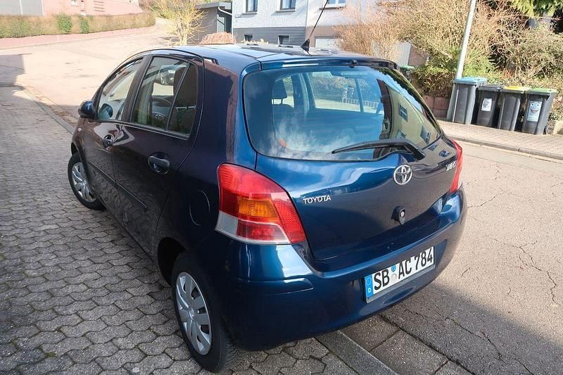 Gebraucht Toyota Yaris 69 PS (50 kW) 2009 Blau Kleinwagen