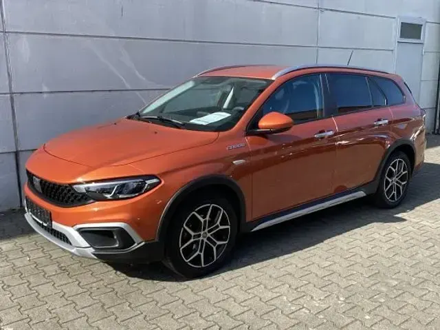Gebraucht Fiat Tipo Cross 131 PS (96 kW) 2022 Andere farbe metallic Kombi