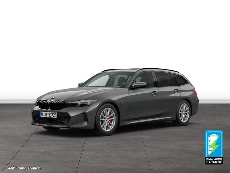 Grau Gebraucht 2024 BMW 330e M Sport Kombi | 53.210 € (Teuer) - Bild 1/1