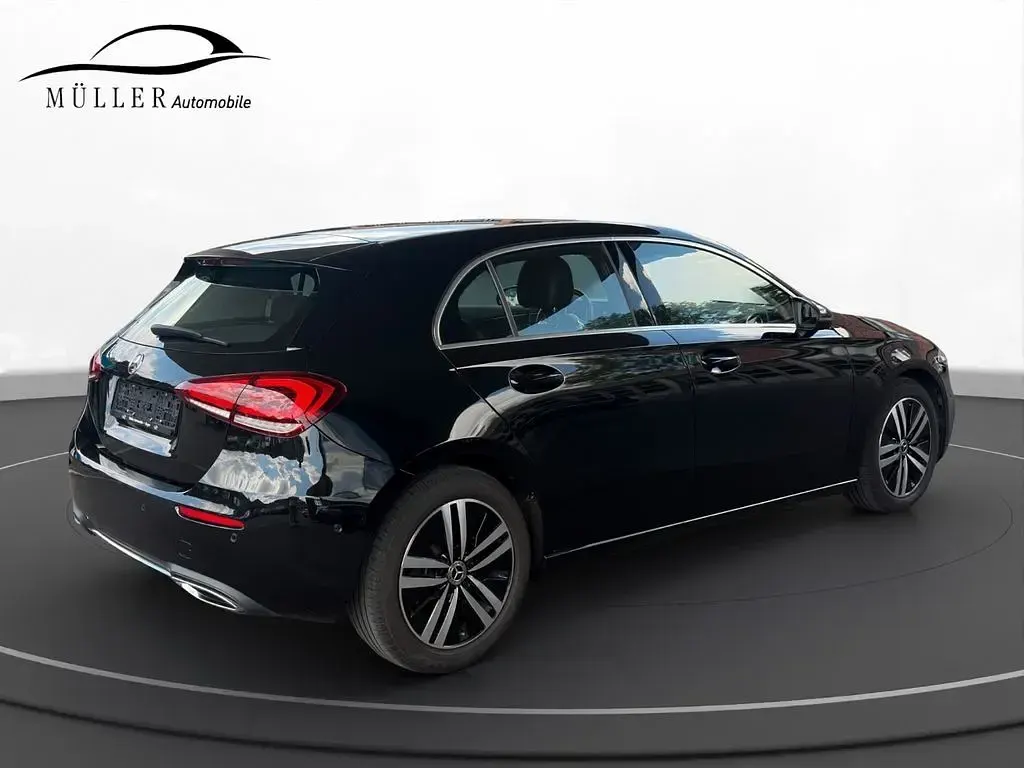 Gebraucht Mercedes A250 Business 224 PS (164 kW) 2023 Schwarz Limousine