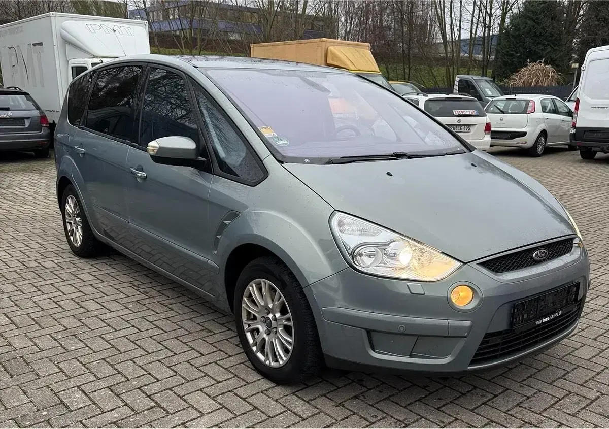 Gebraucht Ford S-MAX Titanium 140 PS (102 kW) 2010 Grau Van / Kleinbus