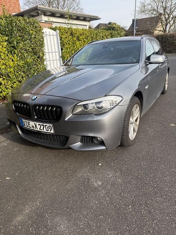 Grau Gebraucht 2013 BMW 530 Kombi | 11.000 € (Fairer Preis) - Bild 1/4