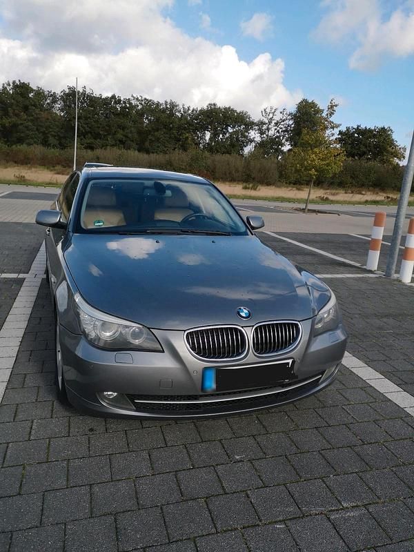 Gebraucht BMW 523 190 PS (139 kW) 2009 Grau Limousine