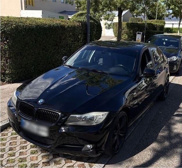 Schwarz Gebraucht 2011 BMW 320 M Sport Limousine | 6.250 € (Guter Preis) - Bild 1/4