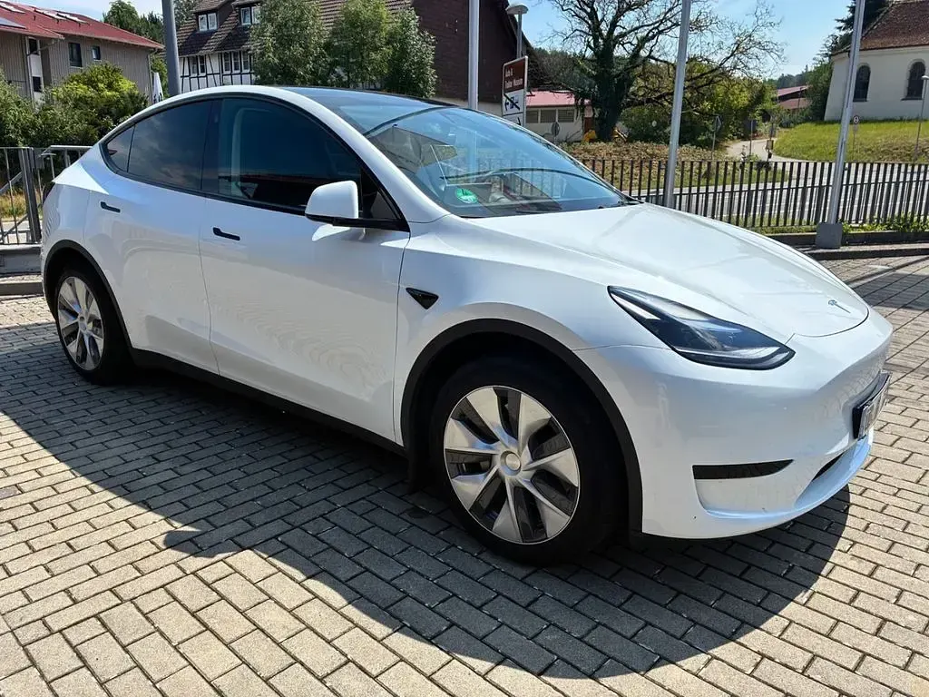 Gebraucht Tesla Model Y RWD 188 kW (256 PS) 2023 Weiß SUV