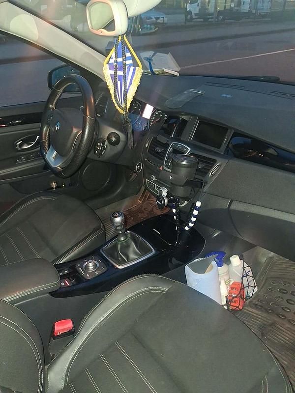 Gebraucht Renault Laguna III 150 PS (110 kW) 2012 Schwarz Kombi