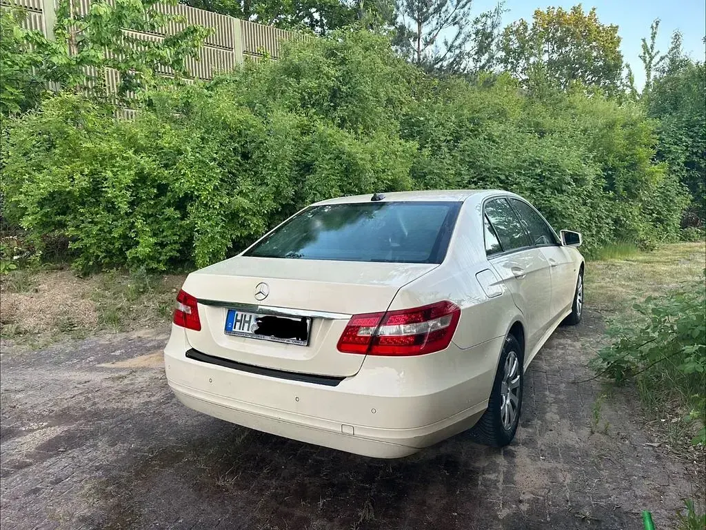 Gebraucht Mercedes E200 136 PS (100 kW) 2011 Beige Limousine