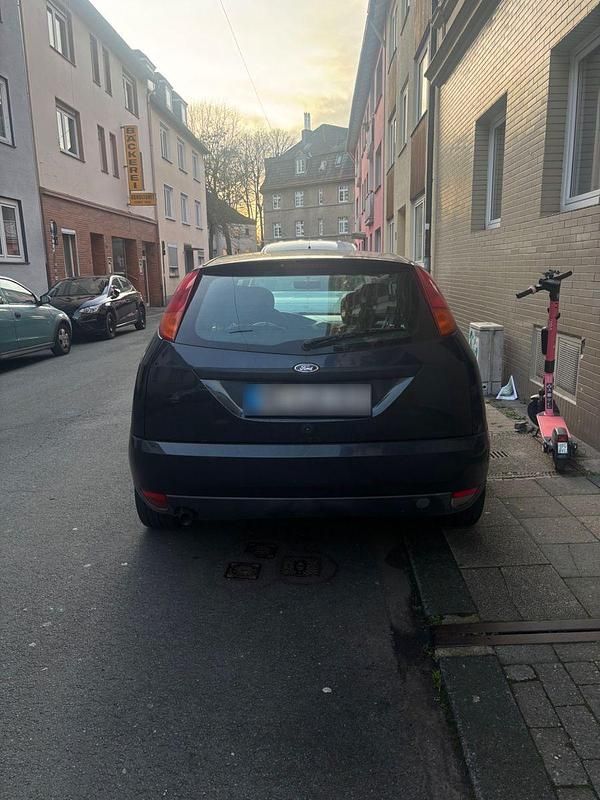 Second-hand Ford Focus 116 CP (85 kW) 2001 Albastru Berlinǎ