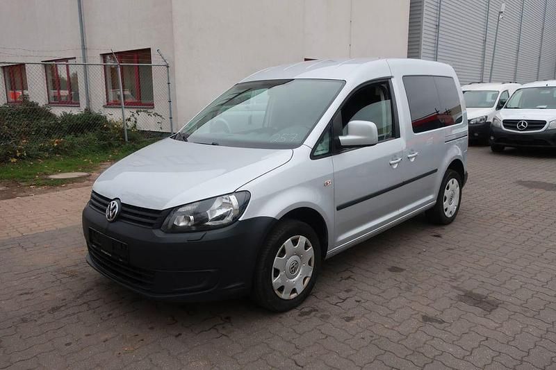 Silber Gebraucht 2013 VW Caddy Trendline Van / Kleinbus | 7.950 € (Etwas zu teuer) - Bild 1/4
