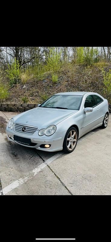 Gebraucht Mercedes C160 122 PS (89 kW) 2006 Silber Coupé