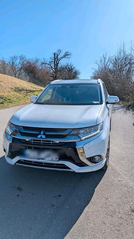Gebraucht Mitsubishi Outlander 203 PS (149 kW) 2017 Weiß SUV