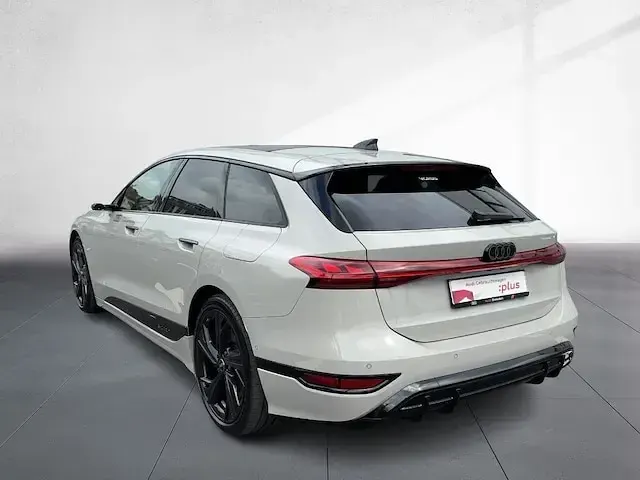 Gebraucht Audi e-tron Ambiente 369 kW (503 PS) 2025 Siambeige metallic SUV