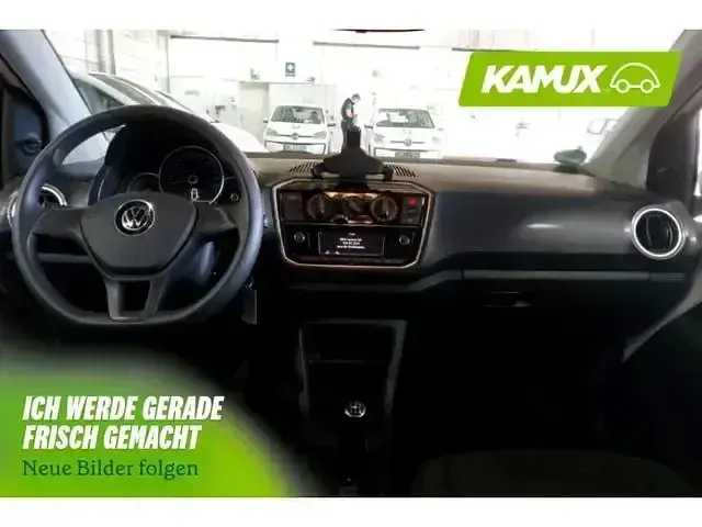 Second-hand VW up! 65 CP (47 kW) 2022 Alb Hatchback