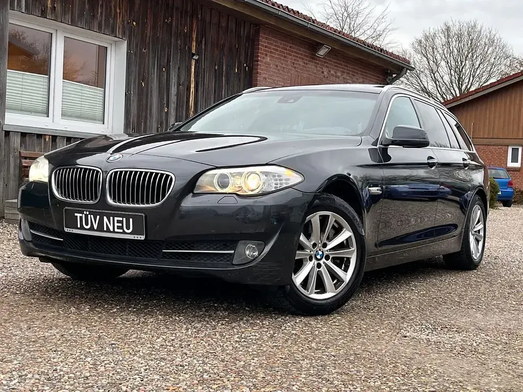 Gebraucht BMW 525 Sport Line 218 PS (160 kW) 2012 Grau Kombi